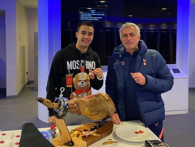 Mourinho buys Reguilon £500 ham after left-back won Man City bet - Bóng Đá