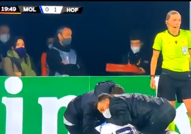 Watch hilarious moment confused pizza delivery kid turns up at Molde clash with Hoffenheim in middle of match - Bóng Đá