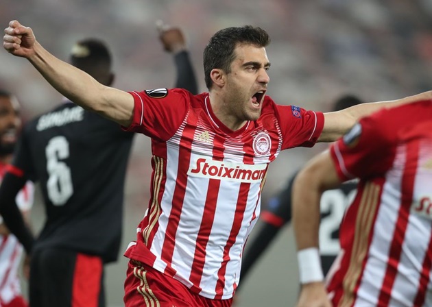 Định mệnh an bài Sokratis sớm gặp lại Arsenal.