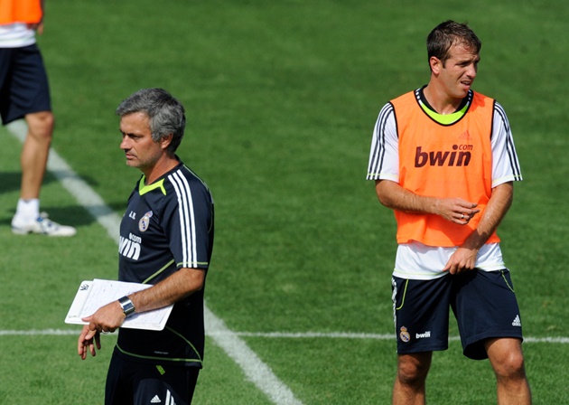 ‘Honest’ Jose Mourinho helped Rafael van der Vaart join Tottenham as Real Madrid signed future Arsenal star Mesut Ozil - Bóng Đá