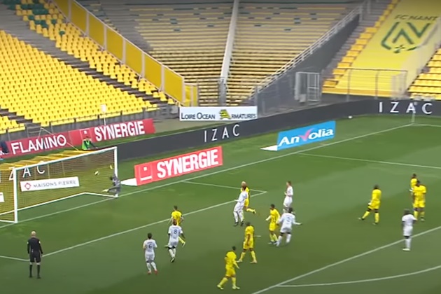 Watch Armand Lauriente score incredible long-range free-kick after picking out the top corner from 40-plus yards - Bóng Đá