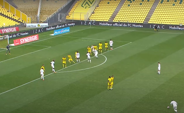Watch Armand Lauriente score incredible long-range free-kick after picking out the top corner from 40-plus yards - Bóng Đá