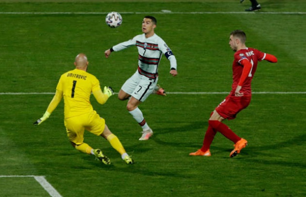 Watch Cristiano Ronaldo throw away Portugal armband in disgust as late winner is incredibly not given against Serbia - Bóng Đá