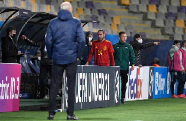 Three red cards in a minute as it all kicks off between Spain and Italy U21s – Barcelona’s Mingueza receives a straight red - Bóng Đá