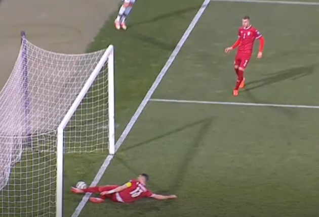 Watch Cristiano Ronaldo throw away Portugal armband in disgust as late winner is incredibly not given against Serbia - Bóng Đá