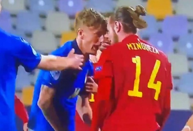 Three red cards in a minute as it all kicks off between Spain and Italy U21s – Barcelona’s Mingueza receives a straight red - Bóng Đá