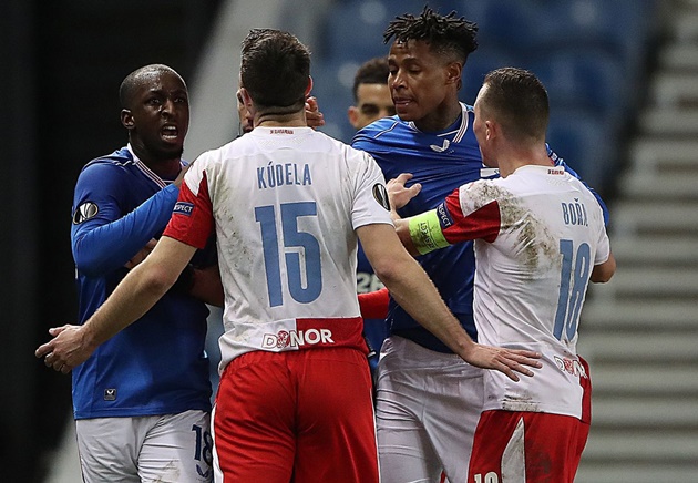 Gareth Bale lands elbow on Ondrej Kudela – the man accused of racially abusing Rangers star Glen Kamara - Bóng Đá