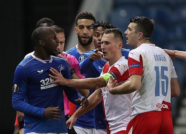 Gareth Bale lands elbow on Ondrej Kudela – the man accused of racially abusing Rangers star Glen Kamara - Bóng Đá