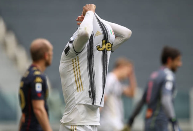 Ronaldo's shirt-throwing reaction in Juventus' win over Genoa explained - Bóng Đá
