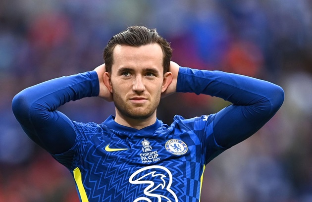 Leicester fans celebrate in pub as VAR comes to rescue and disallows Ben Chilwell’s dramatic late equaliser - Bóng Đá