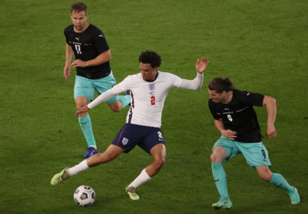 Trent Alexander-Arnold limps off late on against Austria as England suffer major injury blow in 1-0 friendly win - Bóng Đá