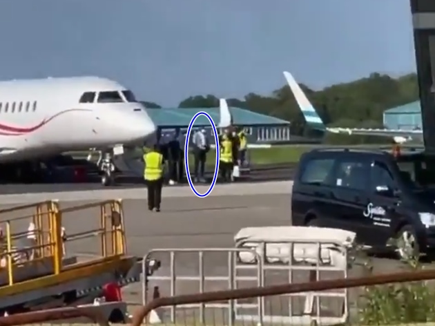 Romelu Lukaku has just landed at Biggin Hill airport  - Bóng Đá