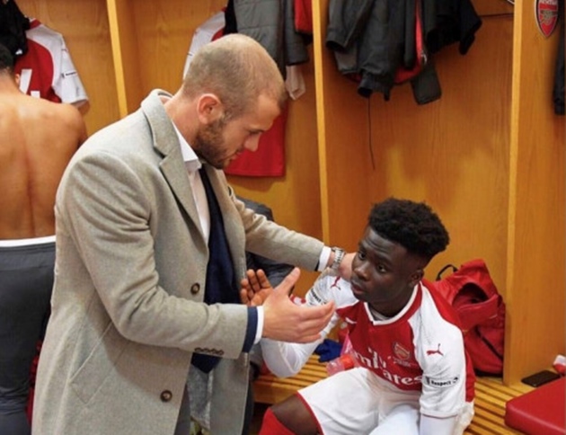 Bukayo Saka sends message to Jack Wilshere as ex-Arsenal midfielder considers retirement - Bóng Đá