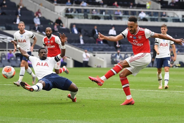 Tottenham thường gặp khó khi làm khách ở Emirates.