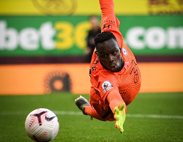 Chelsea sở hữu cái tên vững chắc trong khung gỗ.