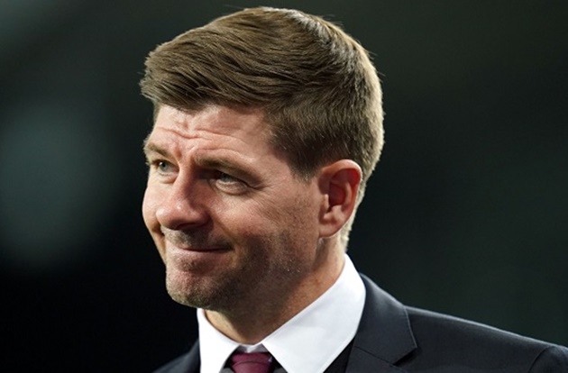 Gerrard bất ngờ không thể dự trận Chelsea.