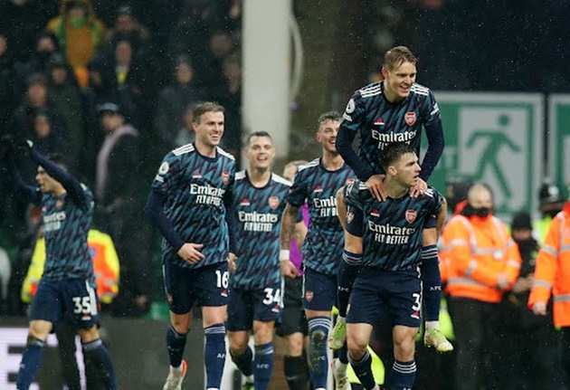 Arsenal thăng hoa.