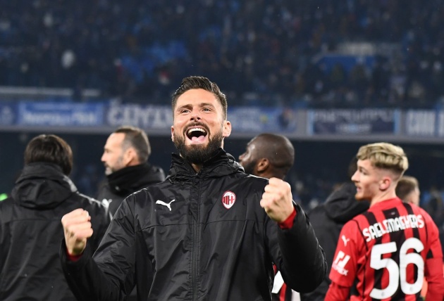 AC Milan thắng Napoli, Giroud chảy máu - Bóng Đá