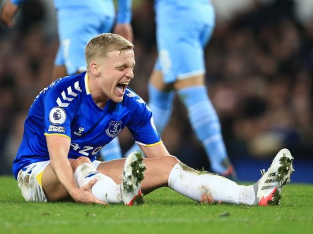 Donny van de Beek vắng mặt trong ngày Everton thắng kịch tính.