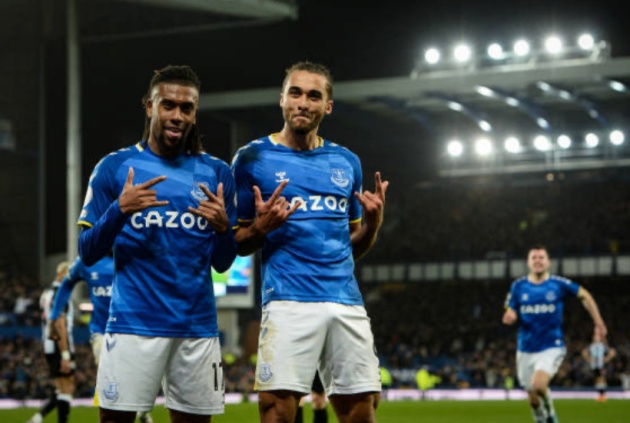 Everton thắng Newcastle, CDV zô sân khoá cổ - Bóng Đá