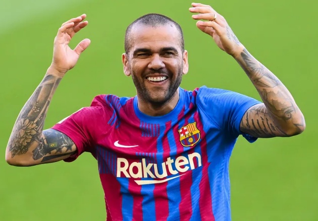 Dani Alves names his favourite right-backs in football and says Alexander-Arnold has got 'world-class skills' - Bóng Đá