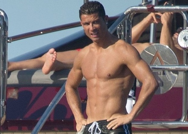 Điểm tin hậu trường 1/6: Ronaldo khoe body 6 múi ‘siêu chuẩn’