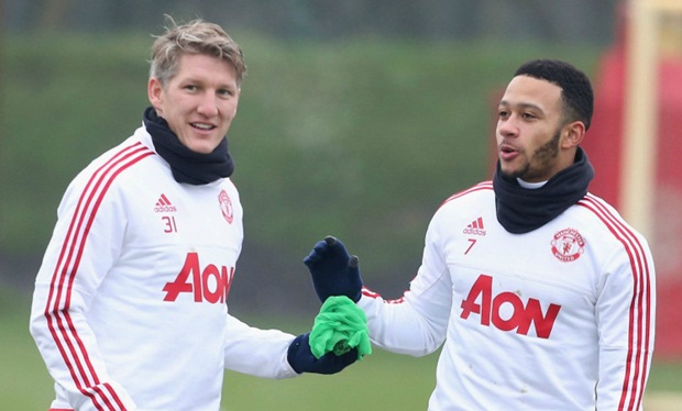 M.U sắp tiễn "thương binh" Schweinsteiger chỉ sau một mùa giải?