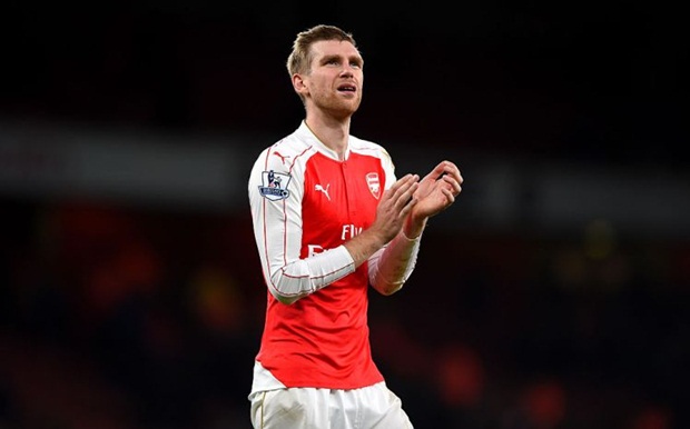 Per Mertesacker trên đường rời Arsenal?