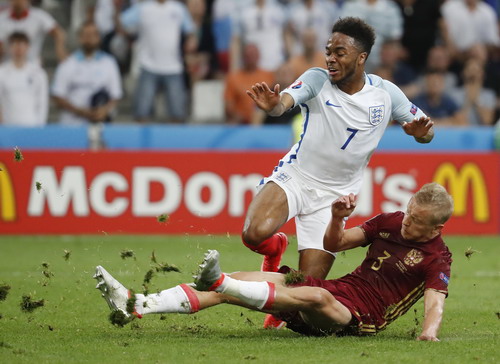 Raheem Sterling chạy nhiều nhưng không ra kết quả
