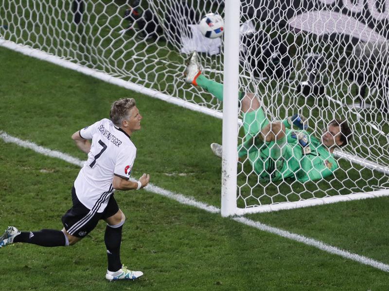 Ảnh bài viết Pha băng cắt và dứt điểm chuẩn xác của Schweinsteiger