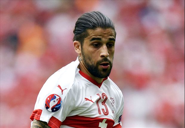 Mục tiêu của Real và Arsenal nằng nặc đòi ra đi