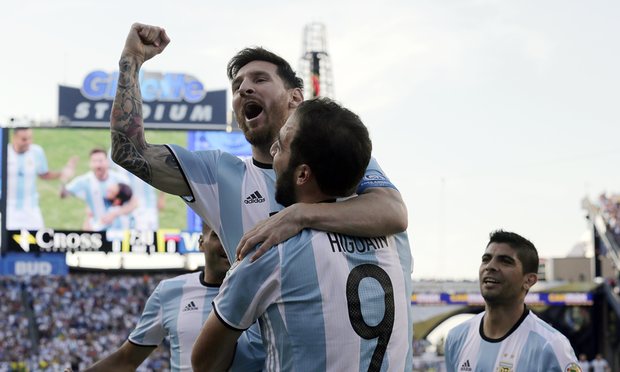 Argentina đại thắng, Messi cân bằng kỉ lục của Batistuta