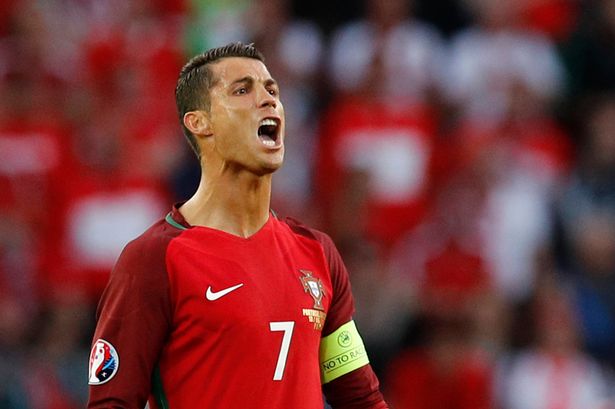 Cận cảnh pha ghi bàn việt vị của Cristiano Ronaldo