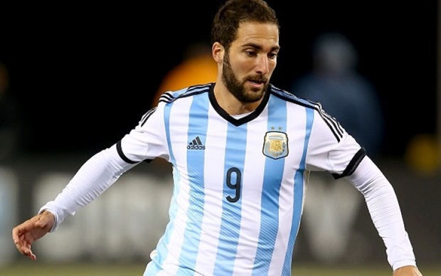Được Atletico quan tâm, Higuain vẫn hờ hững