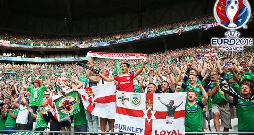 Ảnh bài viết Những sắc màu rực rỡ trên khán đài EURO 2016