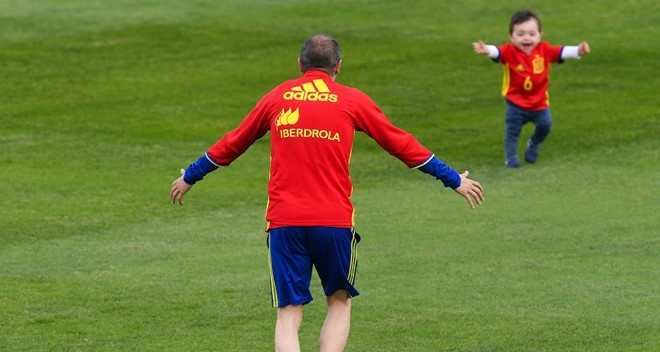 Ảnh bài viết Những ‘thiên thần’ nhỏ tiếp sức cho Tây Ban Nha