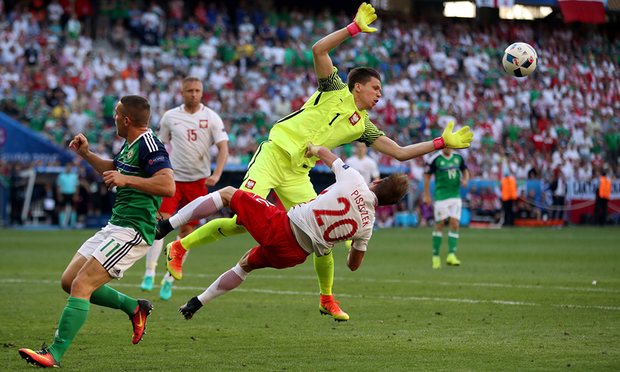 Thương thảo bất thành, Szczesny sắp về lại Arsenal