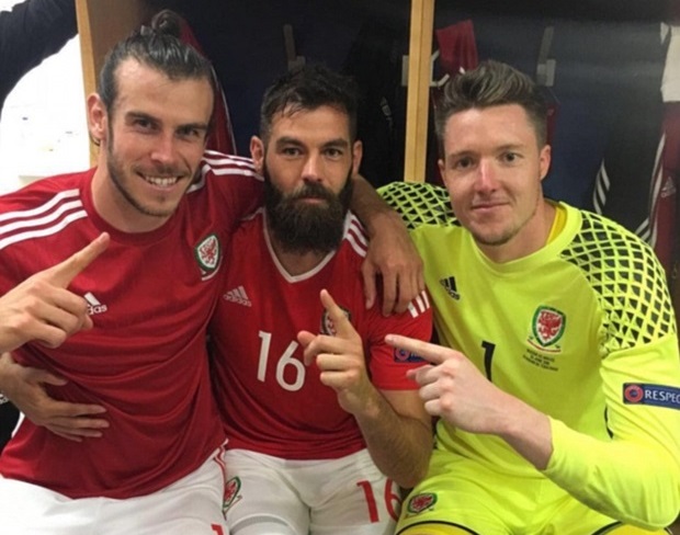 Bale tự sướng sau chiến thắng ấn tượng của xứ Wales