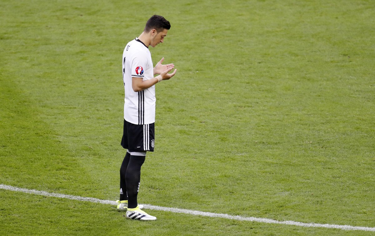 Ảnh bài viết Màn trình diễn của Mesut Oezil vs Bắc IreLand