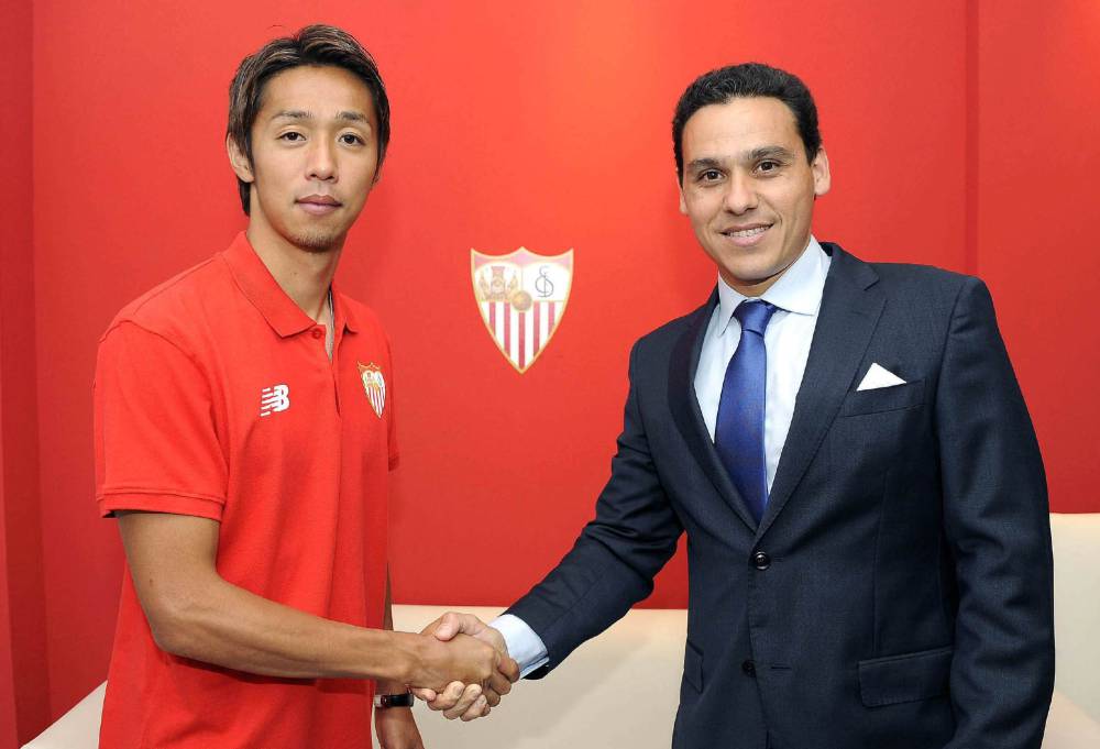 Sevilla chính thức sở hữu ngôi sao Nhật Bản