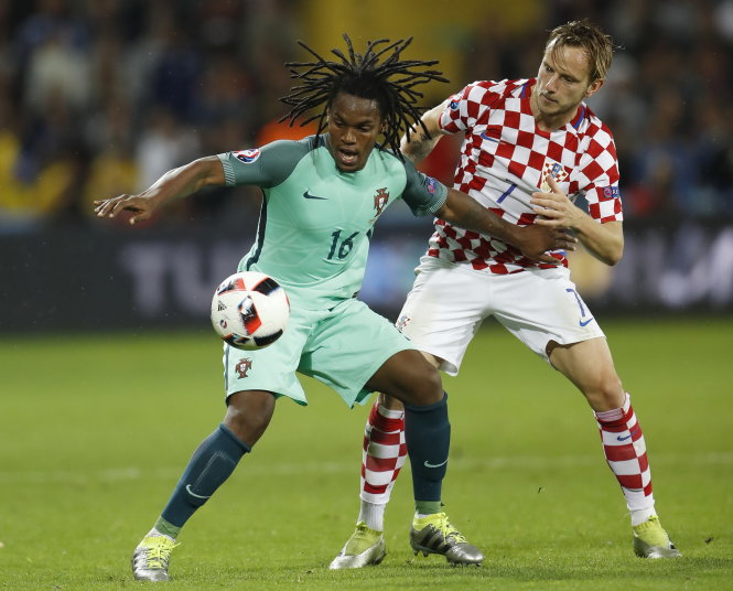 Renato Sanches cày nát hàng tiền vệ Croatia