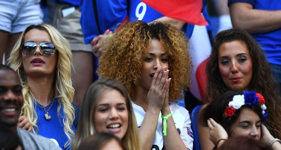 Dàn Wags tuyển Pháp rạng rỡ mừng đội nhà vào tứ kết EURO 2016