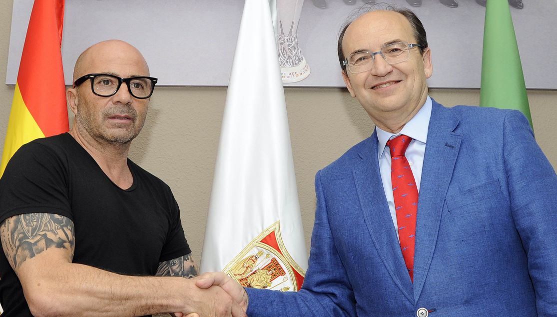 Chính thức: Sevilla bổ nhiệm "phù thủy Chile"