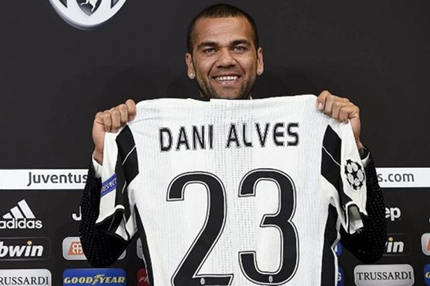 Ngạc nhiên với lý do Alves chọn áo số 23 tại Juve