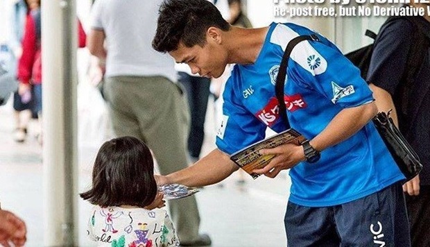 Điểm tin hậu trường 1/7: Công Phượng phát tờ rơi; Rooney siêu tiết kiệm