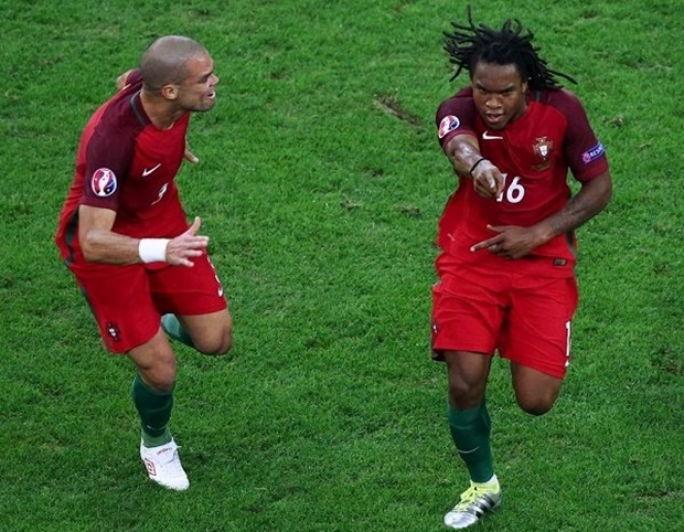 Ronaldo cười thẹn, may Bồ Đào Nha còn có Renato Sanches