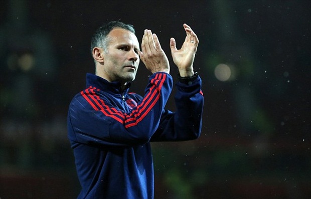 Vừa đón Ibra, M.U lại rục rịch chia tay Ryan Giggs
