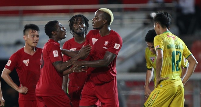 Hải Phòng lội ngược dòng thắng đội cuối bảng V-League