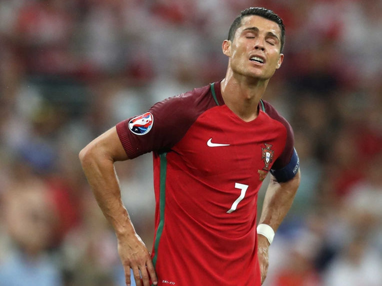 Quan điểm chuyên gia: Đồng đội đang sợ Ronaldo