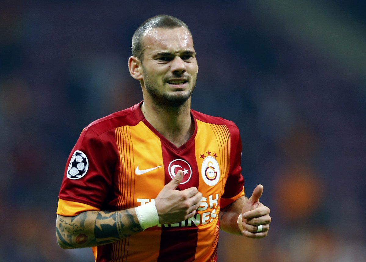 Bị "chơi đểu", Sneijder tính đường sang Premier League